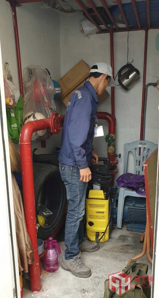 Cầu thang bộ với hệ thống đèn Exit, đèn thoát hiểm đóng vai trò quan trọng trong các trường hợp đặc biệt, vị trí này phải lắp đặt sao cho dễ nhìn, dễ hiểu. HTH tư vấn quy hoạch hệ thống PCCC tối ưu công năng, giá cả.